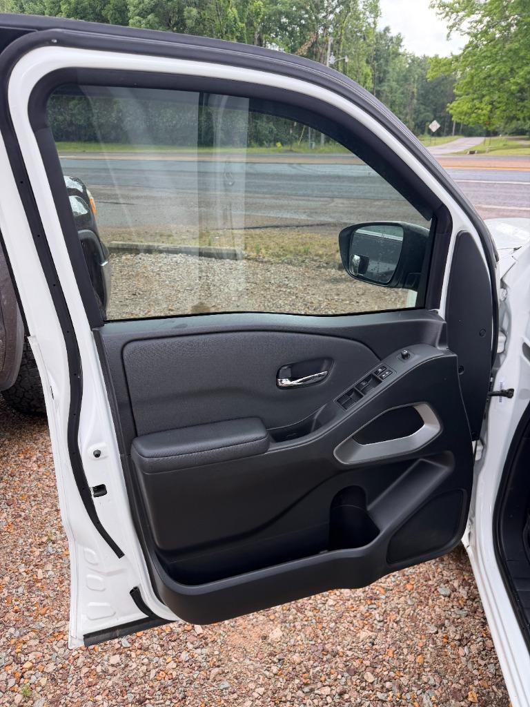 2024 Nissan Frontier SV - Photo 10