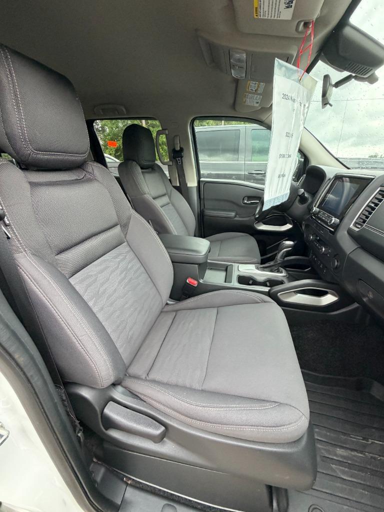 2024 Nissan Frontier SV - Photo 17