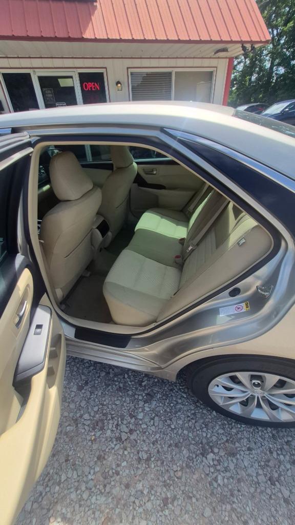2017 Toyota Camry LE - Photo 6