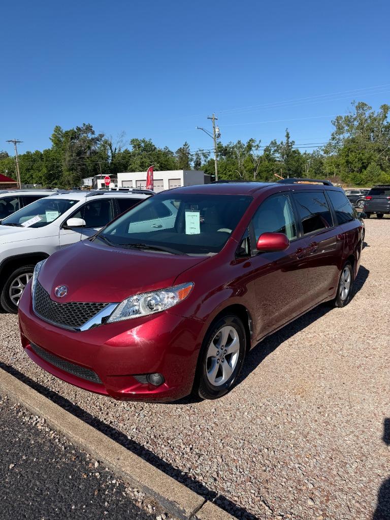 2011 Toyota Sienna LE V6 8-Passenger's photo